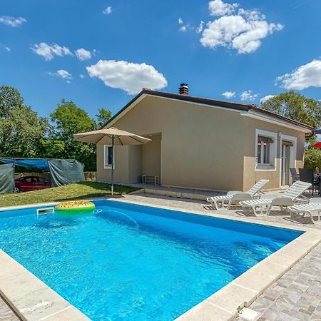 Holiday House Mir Kanfanar Bagian luar foto